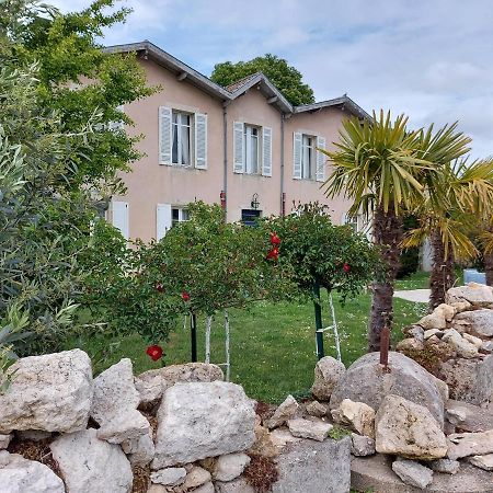 Chateau Gunes Cissac-Medoc Exterior photo